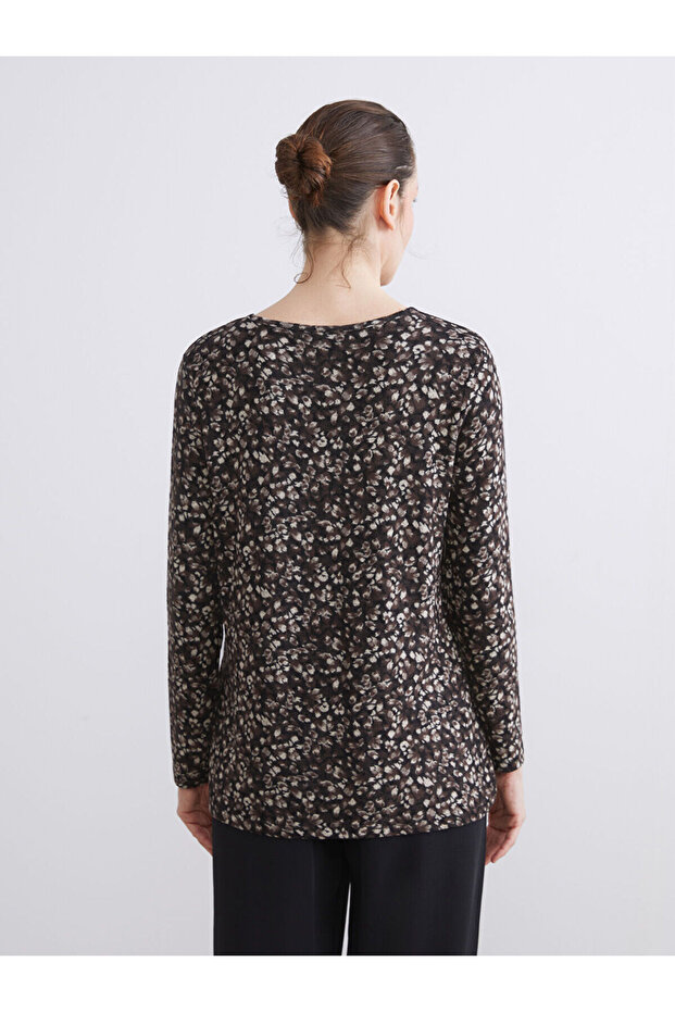 بلوزة LCW جريس ذات ياقة دائرية ونقشة - 4