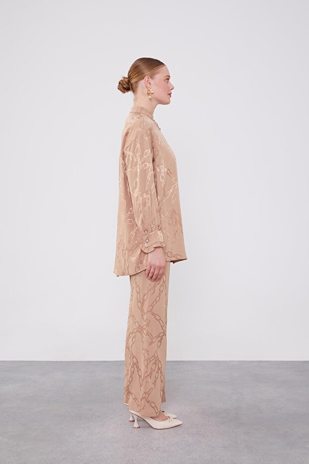 طقم مكون من قطعتين بنمط سلسلة مزخرفة بأزرار مكشكشة بلون الجمل - 2