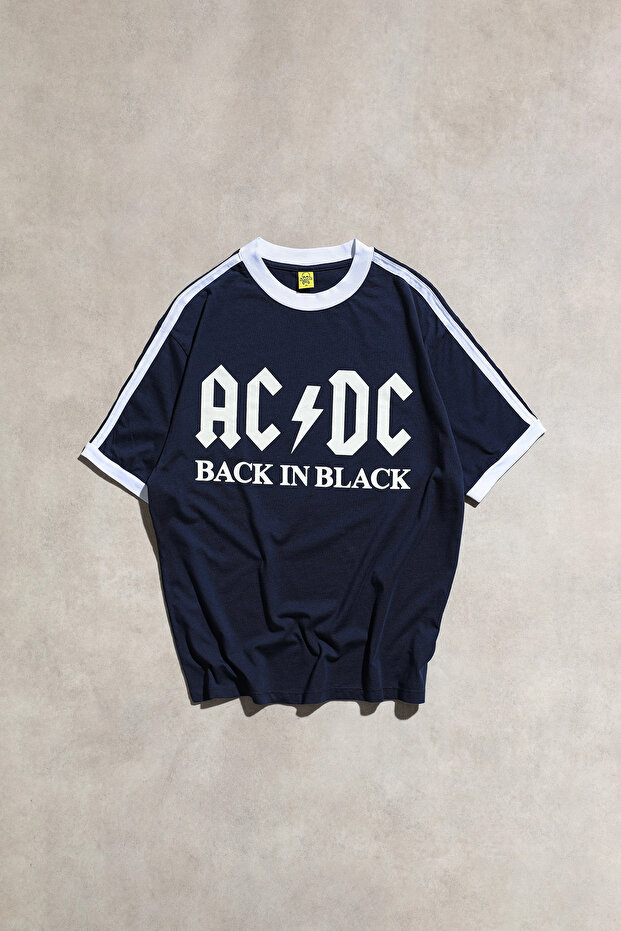 تيشيرت AC/DC Back in Black باللون الأزرق الداكن للجنسين قصة فضفاضة بأكمام قصيرة