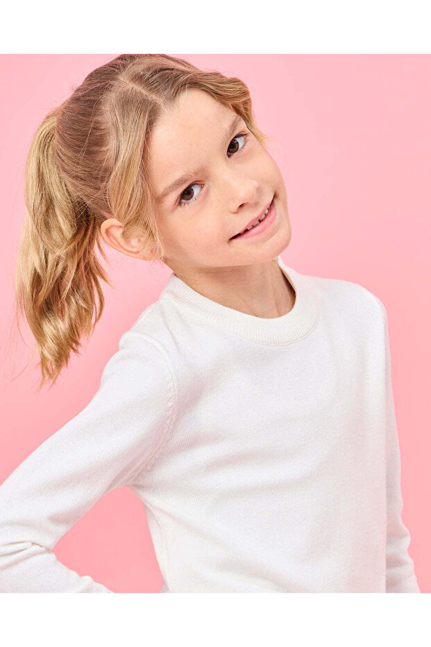 سترة أساسية بيضاء برقبة دائرية للبنات - 4