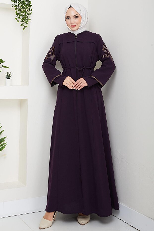 عباية بأكمام مطرزة ورباط، باللون البرقوقي - HM2854