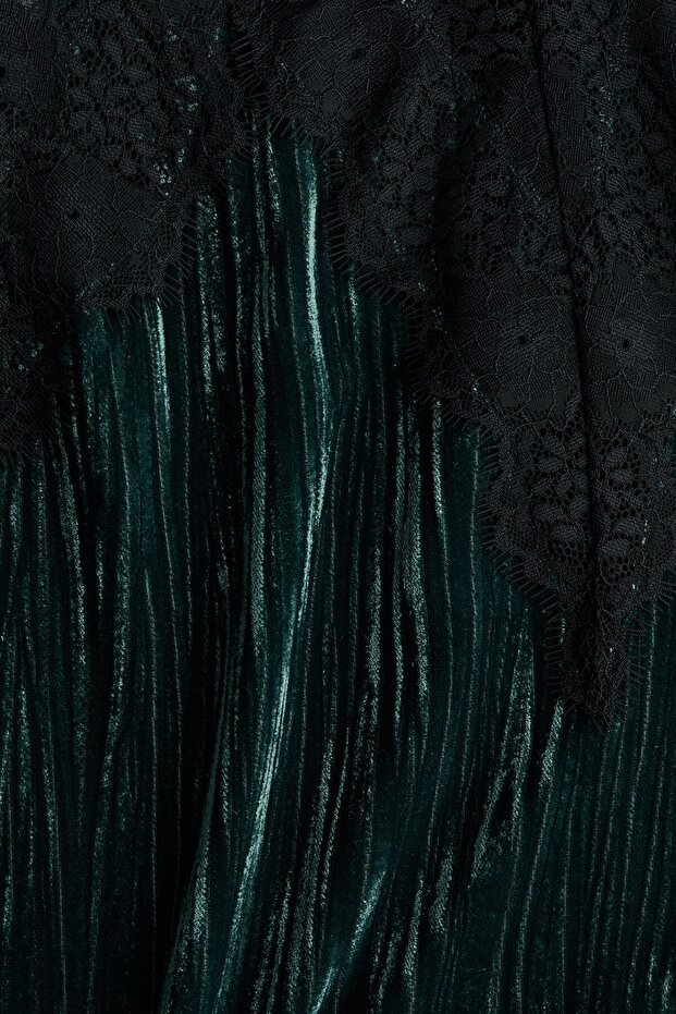 Dantel Şeritli Kadife Üst - 2