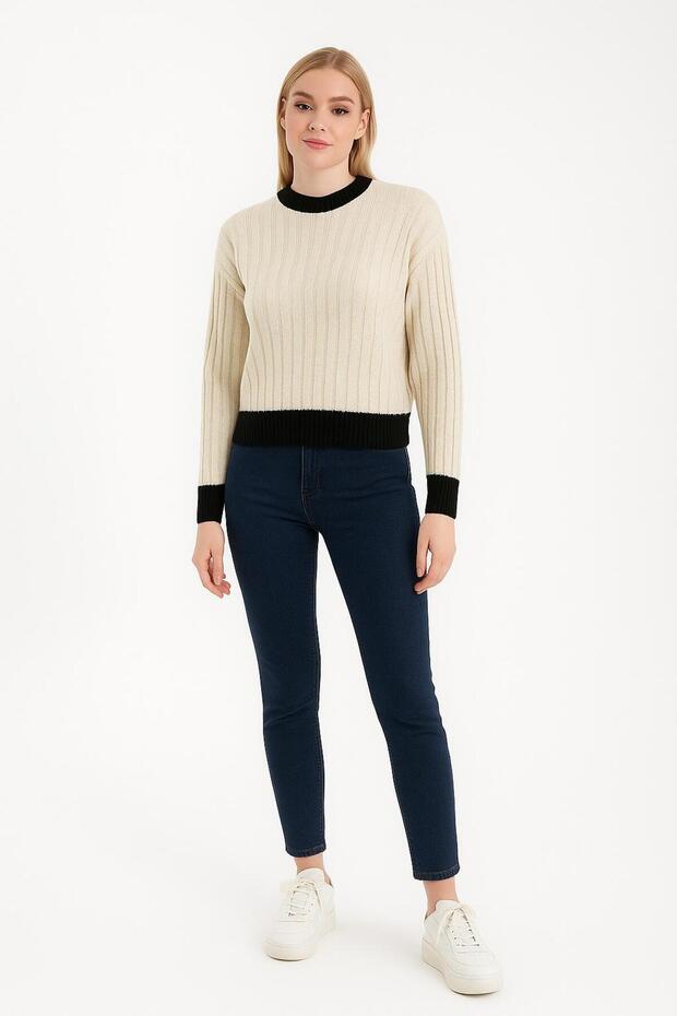 Women's Crew Neck Ribbed and Striped Detail Crop Knitwear Short Sweater