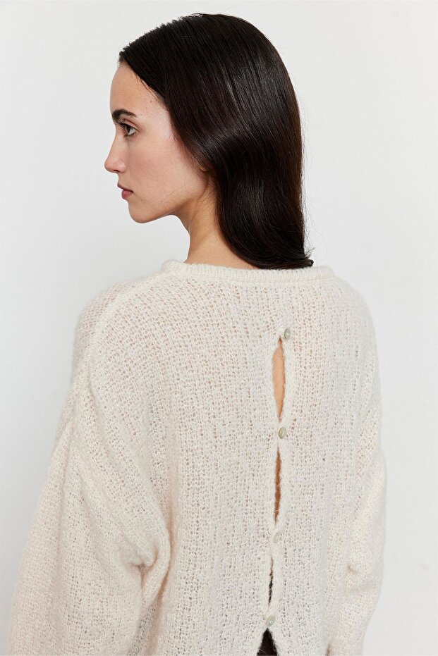 Arkadan Düğmeli Kazak Bej - 2