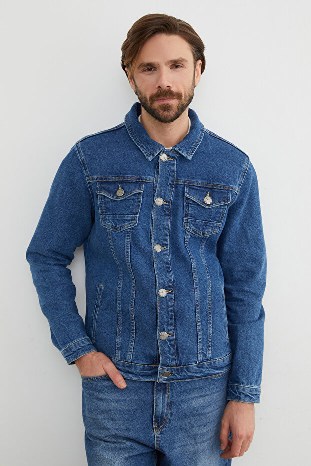 سترة من الدنيم بجيوب وأزرار - 7