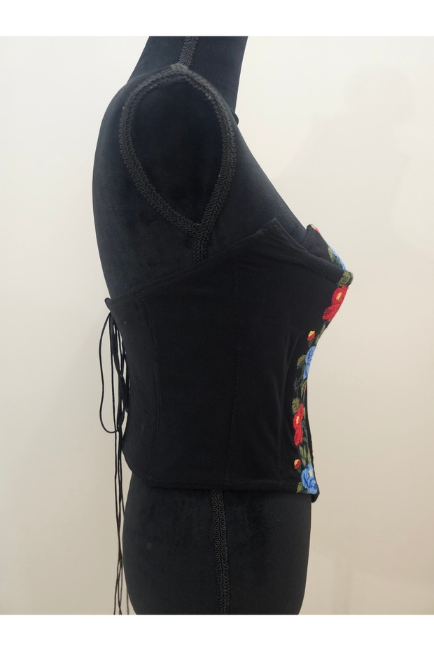 Black corset with traditional pattern - 7