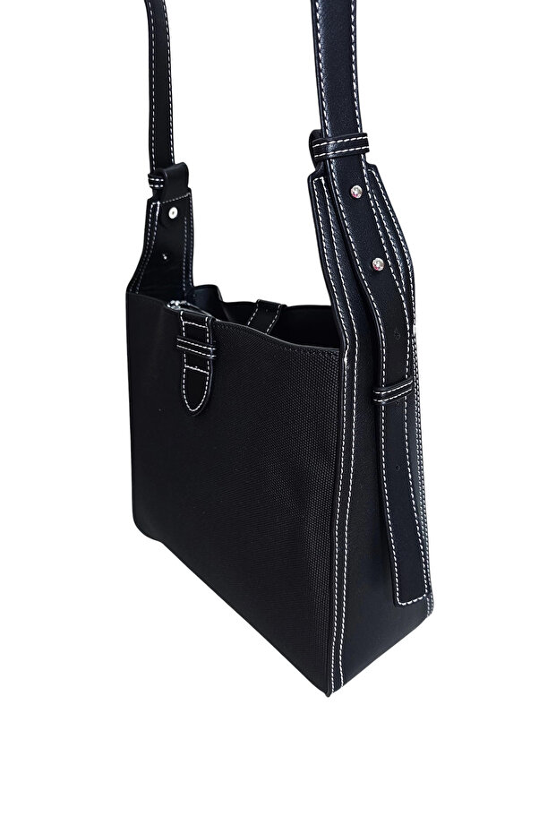 A distinctive, practical canvas bag - 3
