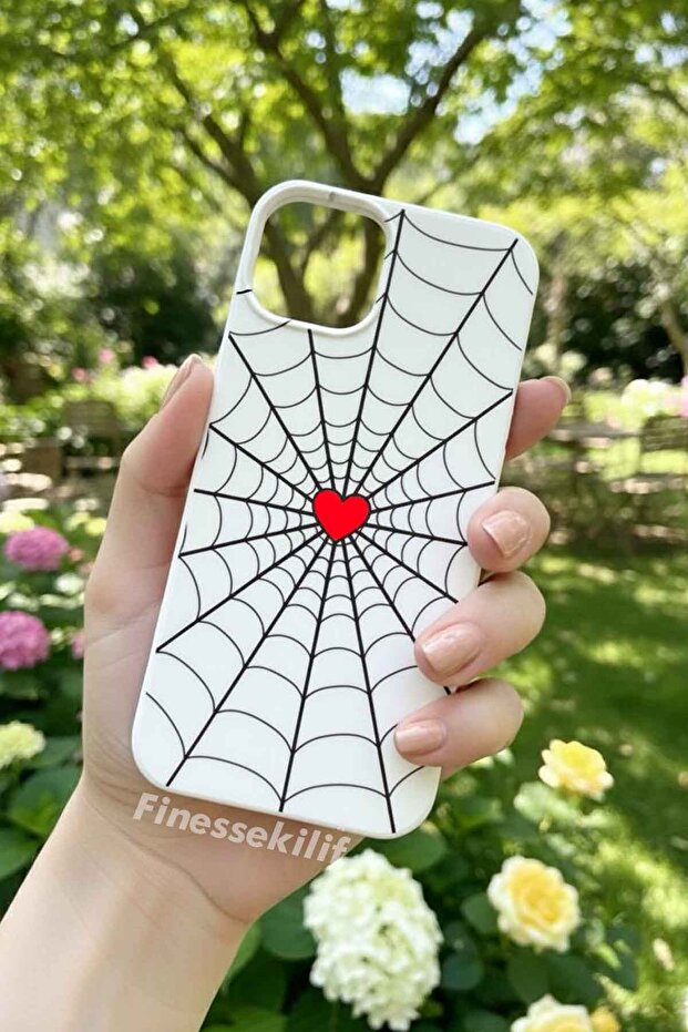 حافظة متوافقة مع هاتف iPhone 15 بتصميم شبكة العنكبوت على شكل قلب مطبوع باللون الأبيض - 1