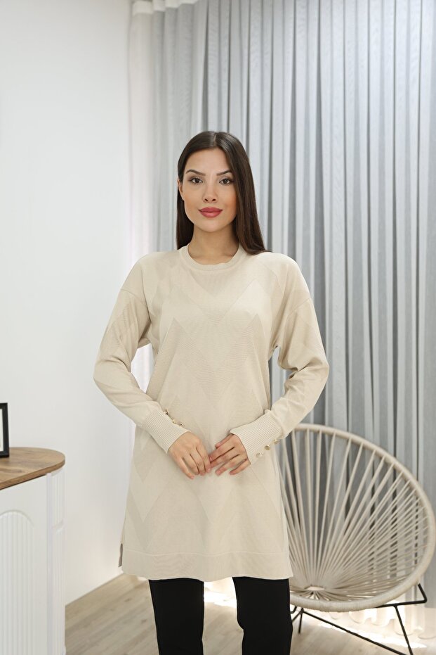 Self-patterned sleeve buttoned tunic