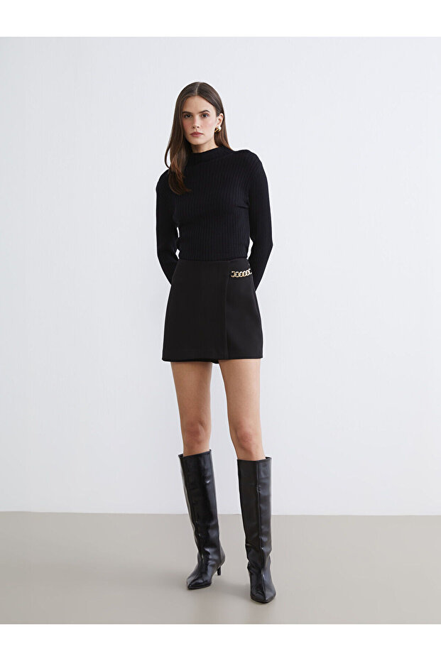 Black Zippered Chain Detailed Shorts Skirt