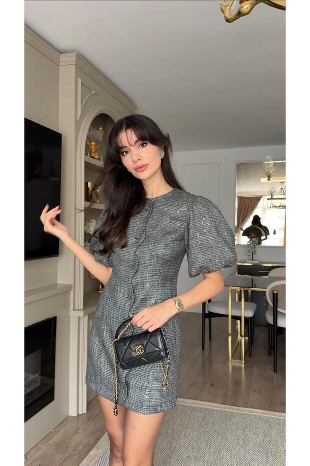 فستان فضي مطرز بالترتر - 5