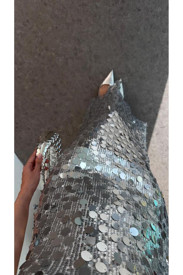 Pullu Gümüş Straplez Elbise - 4