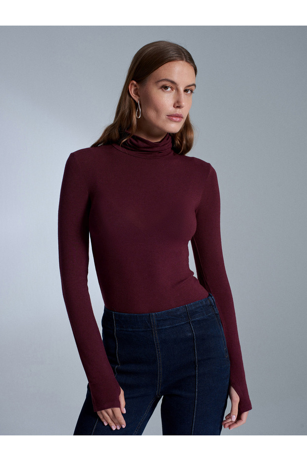 32253 Wool Blend Turtleneck Top-Burgundy
