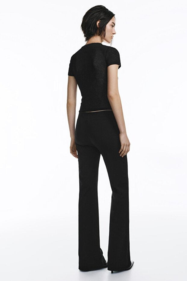 Siyah straslı yazılı t-shirt - 4