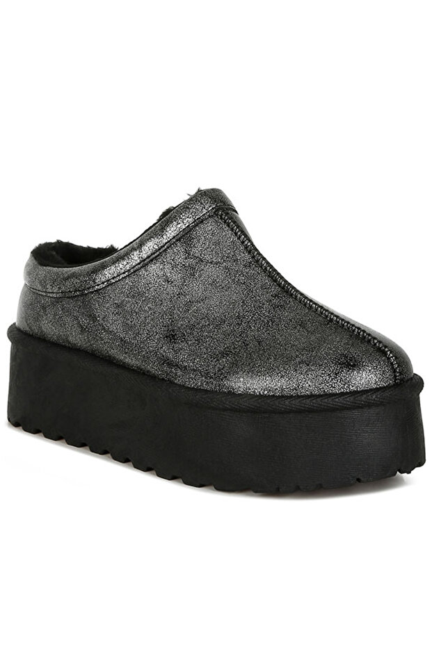 Women Metallic Faux Leather Platform Classic Slip-On in Black