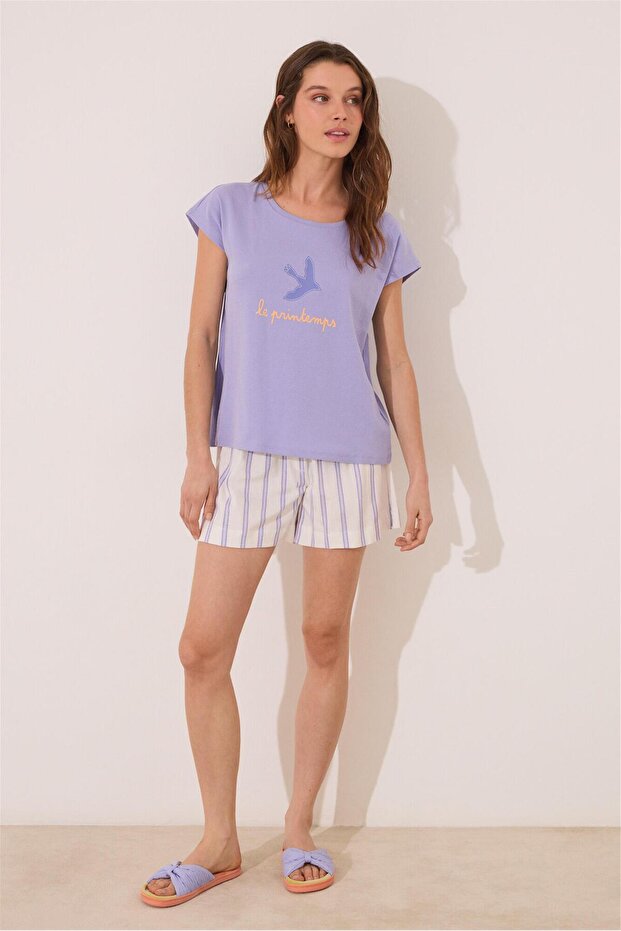 طقم بيجامة قصيرة منقوشة باللون الأرجواني - 3