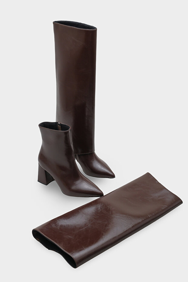 Γυναικείες μπότες από λουστρίνι σε καφέ χρώμα - 1