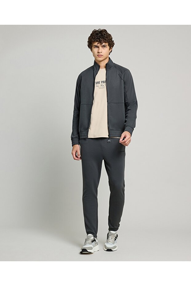 Solid Jacket With Zipper Closure - 3