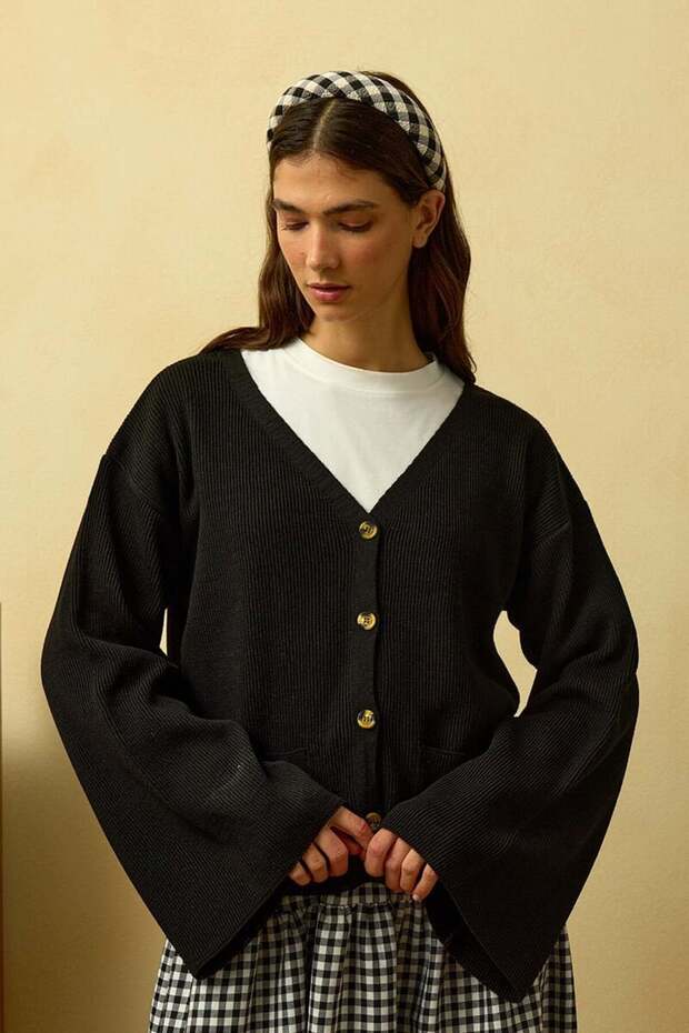 Siyah İspanyol Kol Triko Hırka - 1