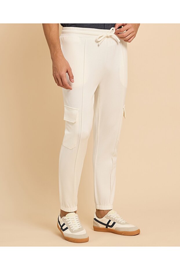 بنطلون رياضي كارجو سادة مع خصر برباط - 3