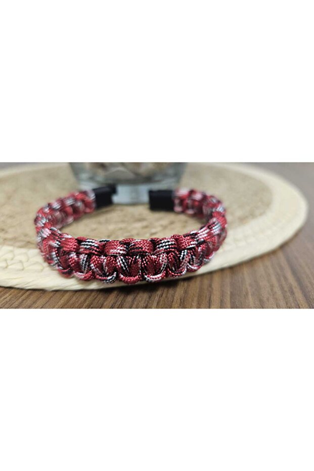 24 cm Red Paracord Bracelet - Stylish Accessory with Steel Magnet Closure