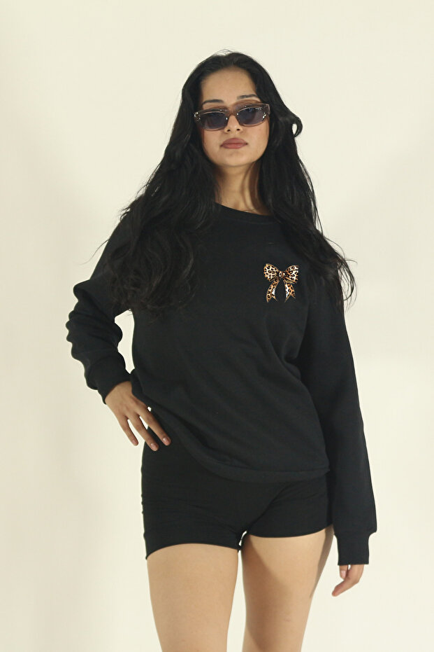 Women's Winter Cotton Minimal Leopard Bow Printed Regular Crew Neck Sweatshirt