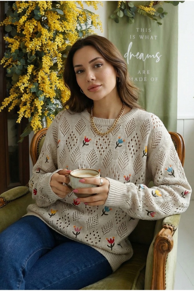 Beige Embroidered Knitwear Sweater a Lace-Like Knit O Oversized Standard Size