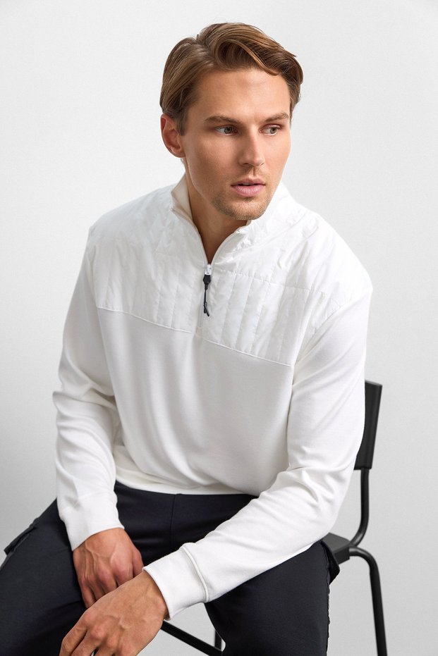 White Men's Stand Collar Regular Fit Sweatshirt B35W12013