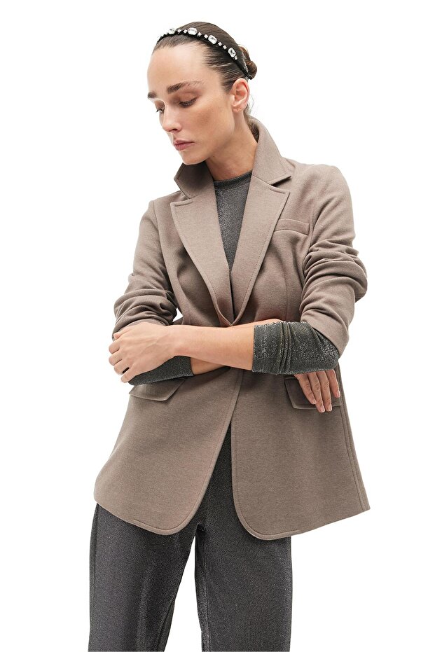 سترة بياقة كلاسيكية باللون البني - 3