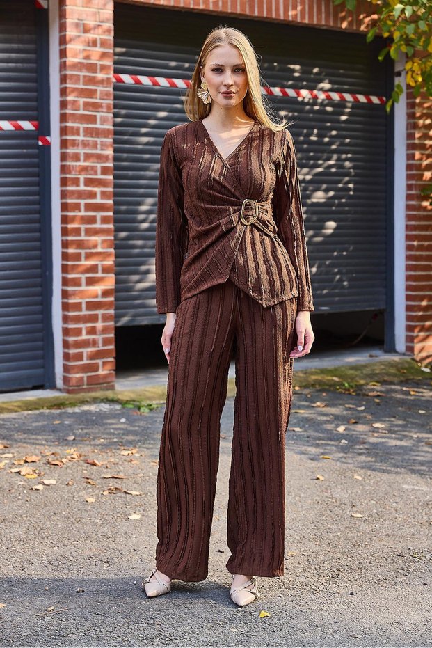 Women's Double-Breasted Collar Waist Buckle Detailed Comfortable Cut Suit Brown