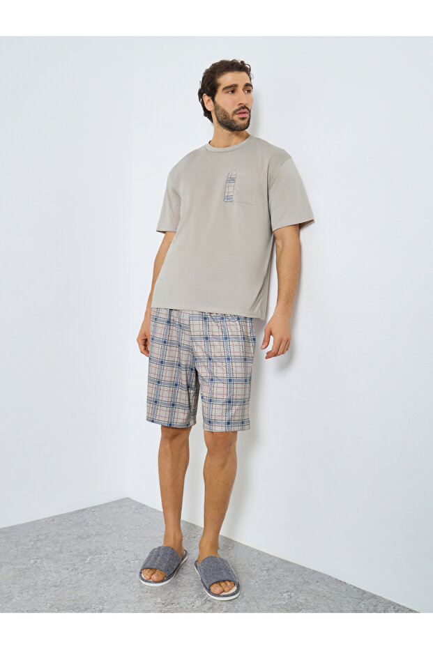 Men Relaxed Fit Minimal Print T-Shirt and Shorts Set