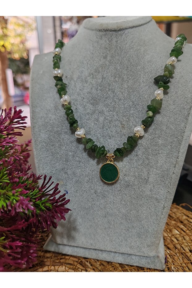 Green Natural Stone Design Necklace