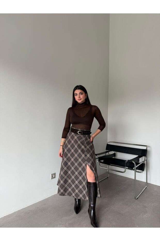 Slit Plaid Skirt with Brown Belt