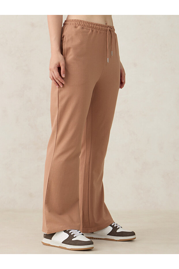 بنطال رياضي بني سادة أساسي واسع الأرجل - 3