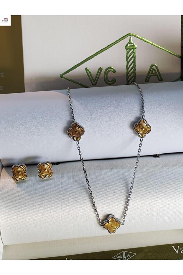 Chains with a pendant - 1