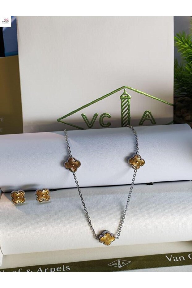 Chains with a pendant - 2