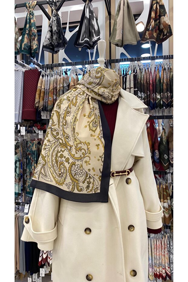 Grand Style Patterned Shawl Beige