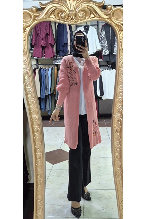 Nakışlı triko hırka - 1