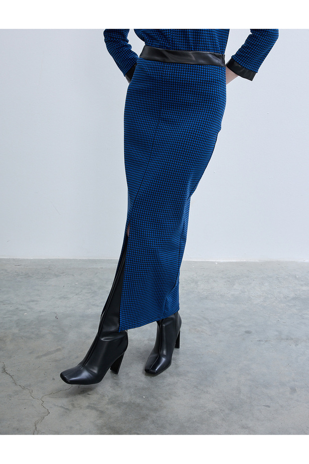 تنورة ميدي من الجلد المنقوشة من كازاياجي بقطع قماش مخيطة معاً - 6