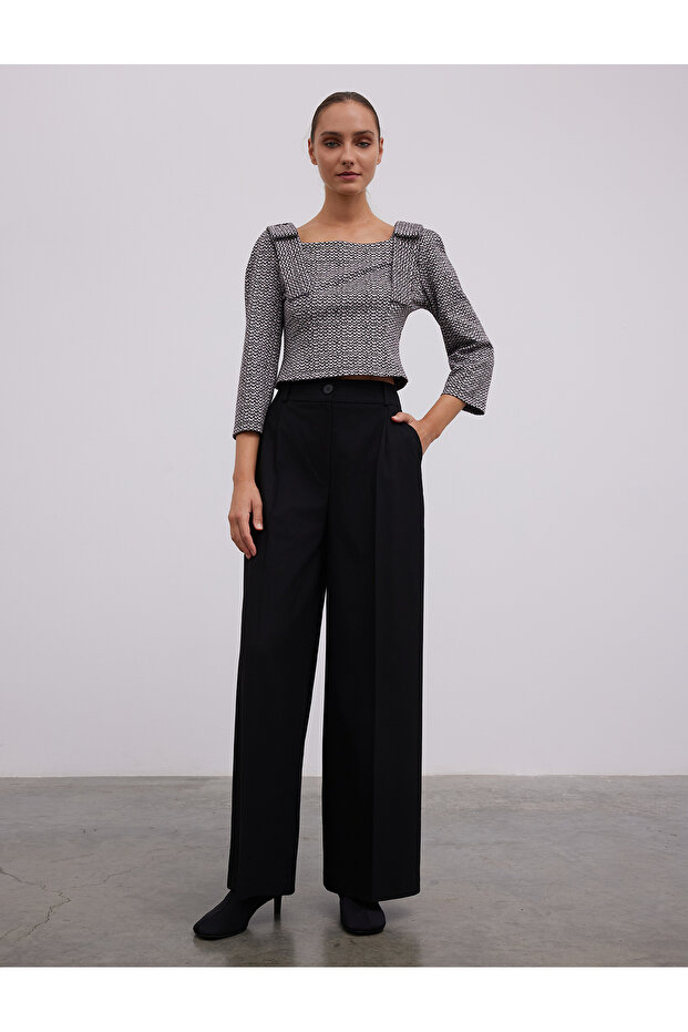 بلوزة منقوشة بتفاصيل فيونكة - 1