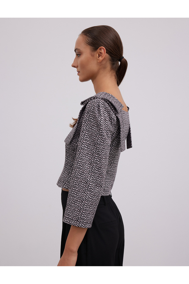 بلوزة منقوشة بتفاصيل فيونكة - 6