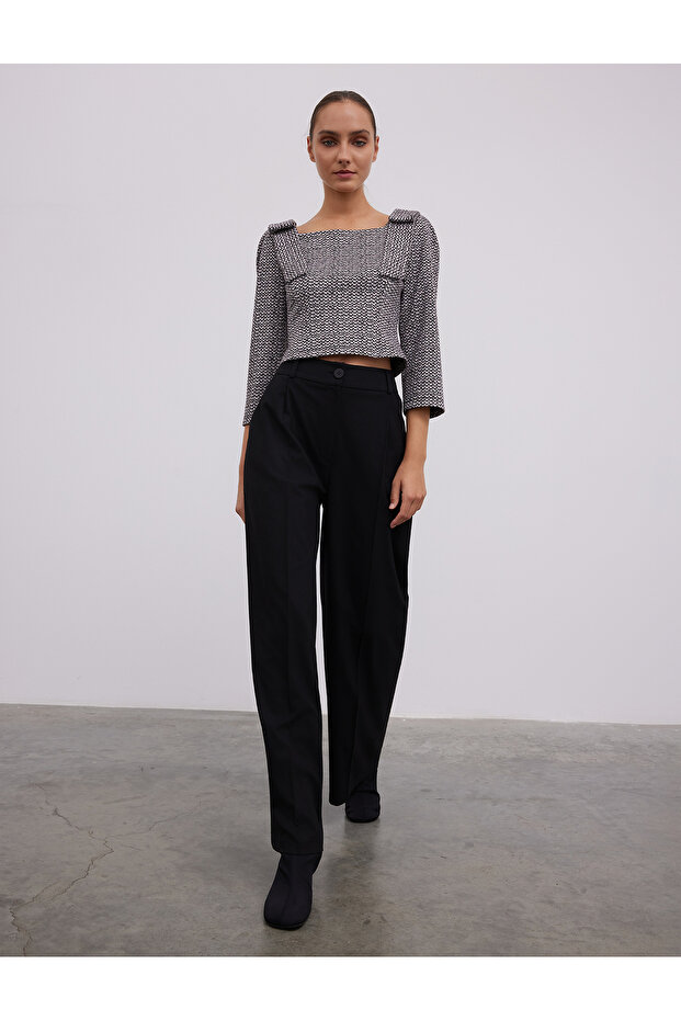 بلوزة منقوشة بتفاصيل فيونكة - 2