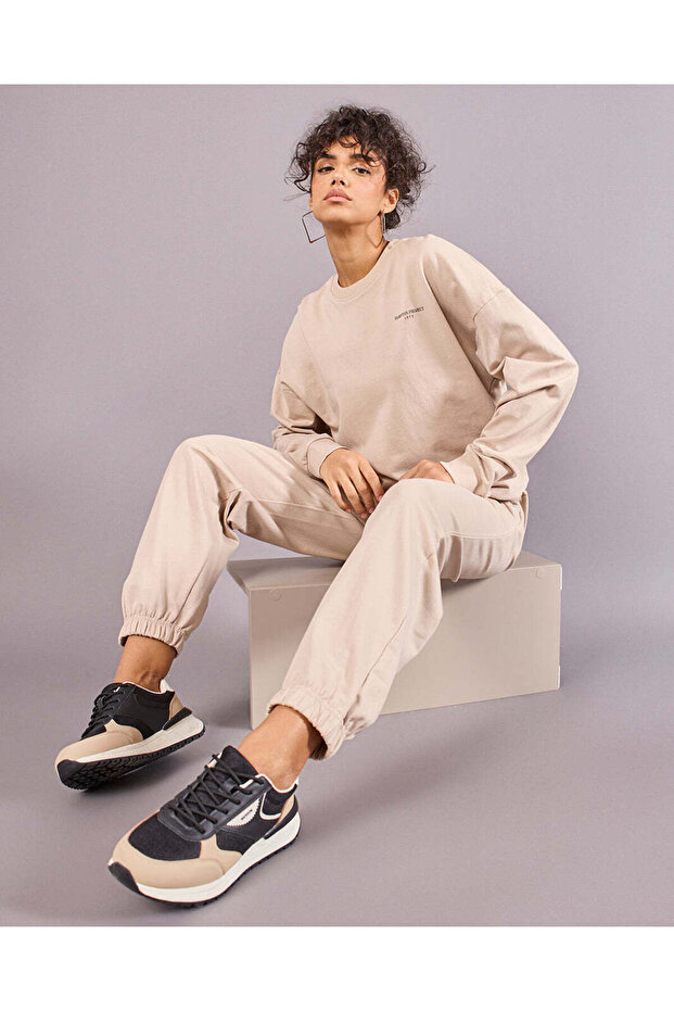 بنطال رياضي نسائي سادة باللون البيج - 5