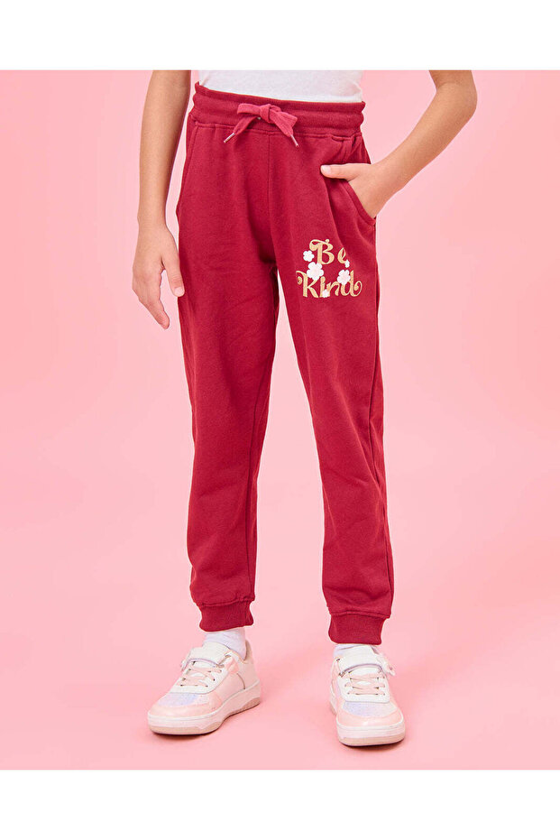 بنطال رياضي أساسي مطبوع باللون الأحمر للبنات - 1
