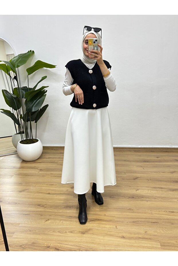 Gold Düğmeli Çift Cepli Triko Yelek - 2