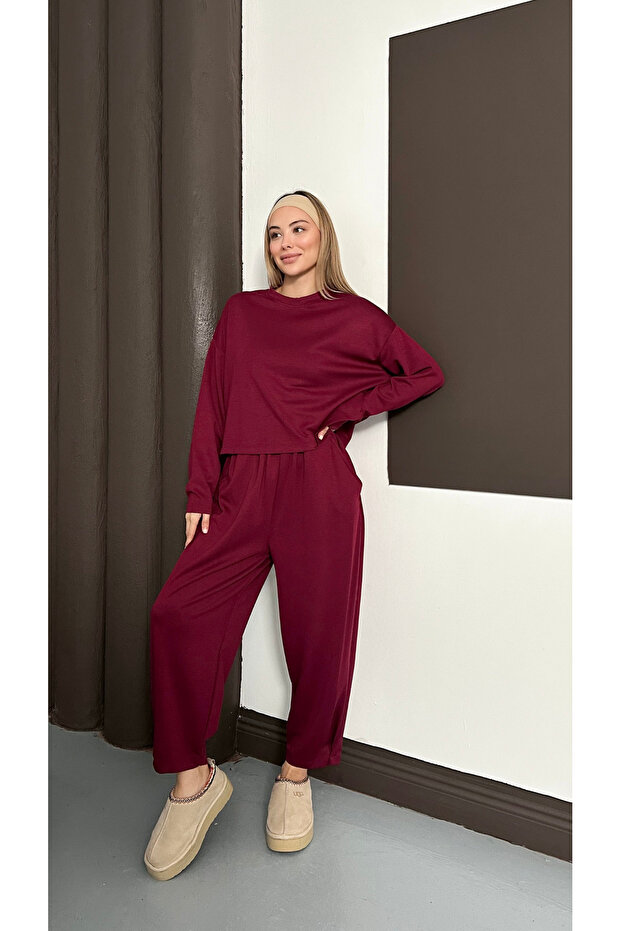 Women's Burgundy Oversized Tracksuit Set Comfortable Fit Sweatshirt and Elastic Leg Bottom