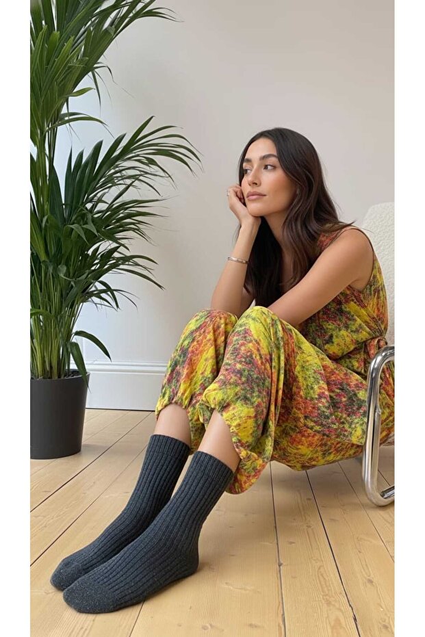 جوارب نسائية ناعمة ملونة من الصوف