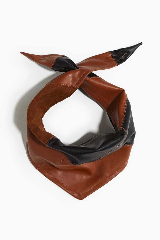Coated triangle scarf