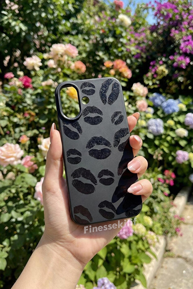 حافظة متوافقة مع هاتف iPhone 16 بتصميم الشفاه مطبوع باللون الأسود - 1