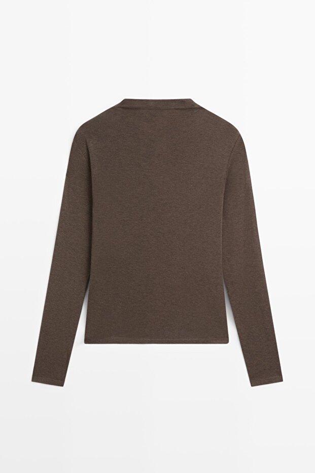 Dik yaka tişört - 8